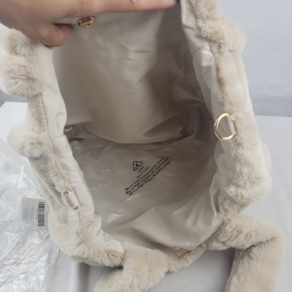 NWT Faux fur tote with crossbody strap - Picture 3 of 4
